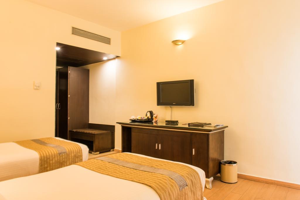 The Red Maple Mashal 3* Indore